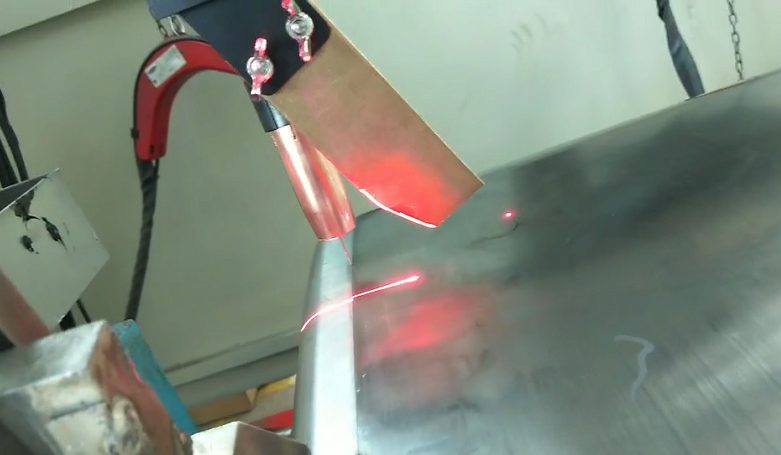 焊接机器人与激光跟踪系统